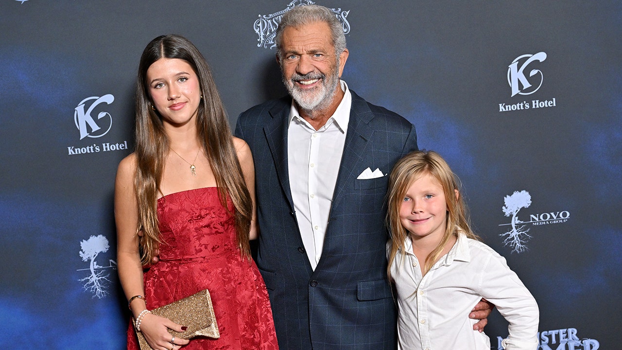 Mel Gibson brings children Lucia and Lars to movie premiere