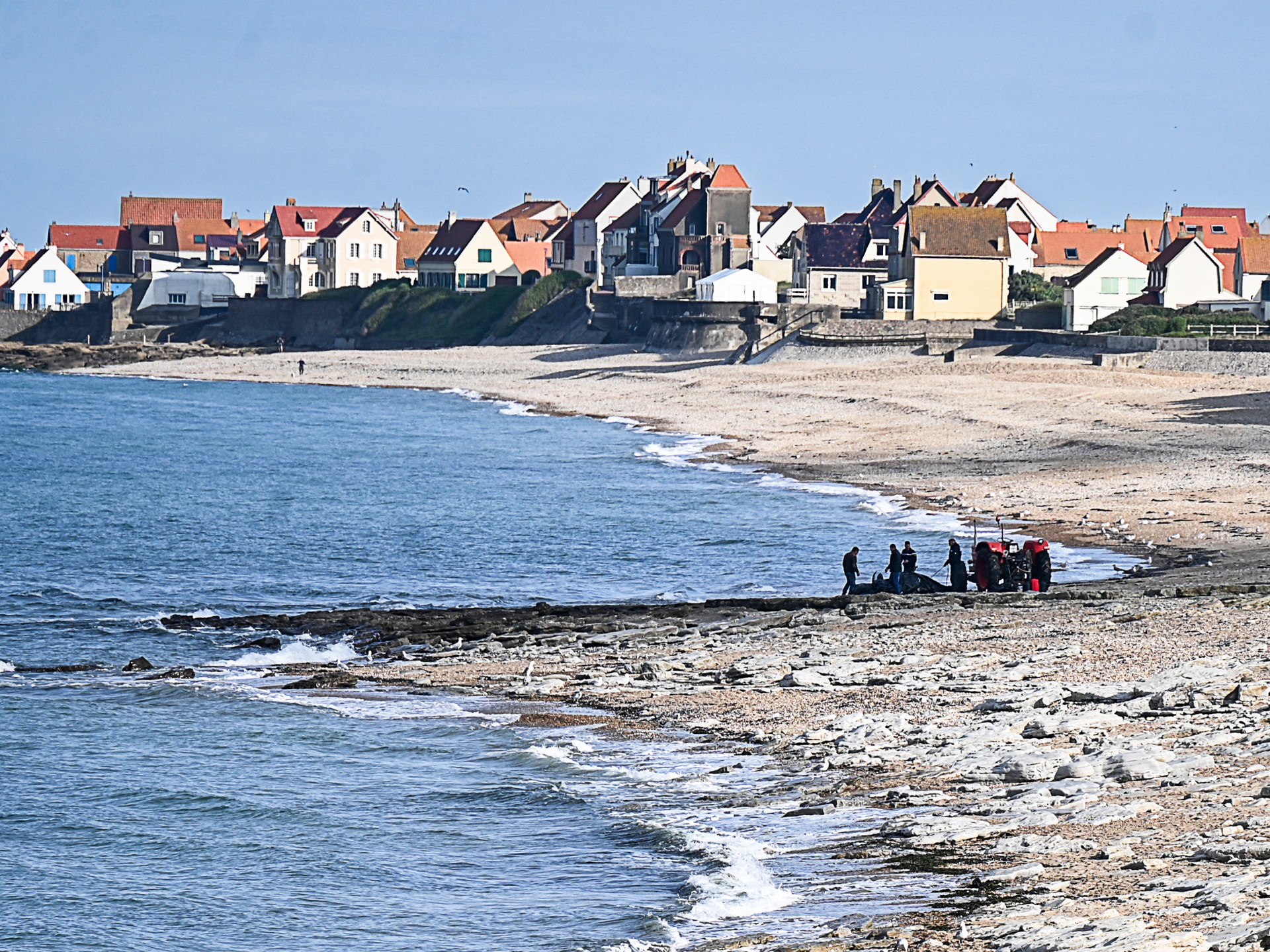 Baby dies as asylum seekers’ boat sinks off French coast | Migration News