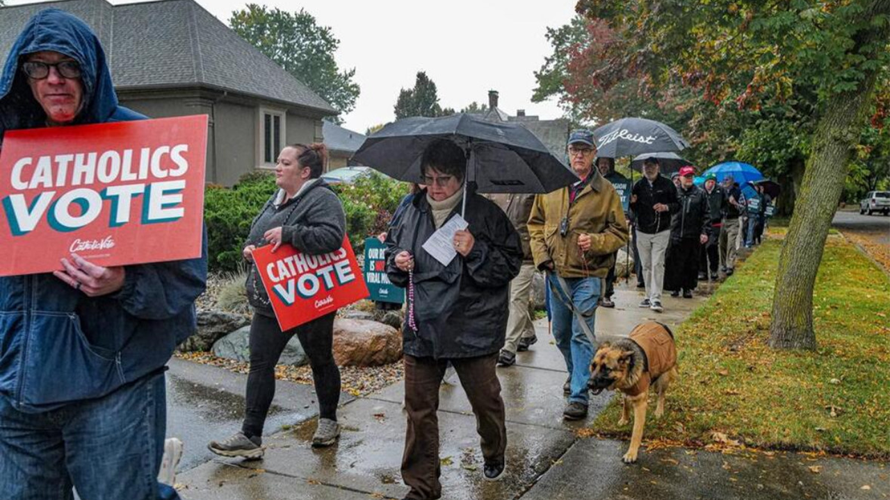 Catholics hold 'Rosary Rally' outside Gretchen Whitmer’s house