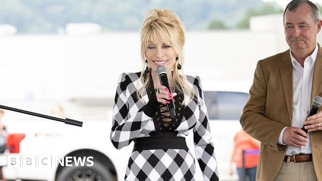 Dolly Parton donates $1m to recovery efforts