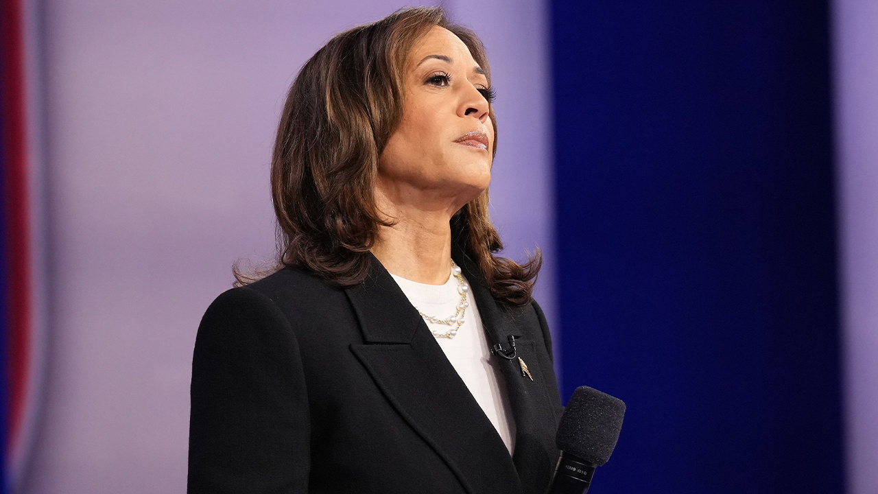 Harris doubles down on 'fascist' comments at start of CNN town hall: 'unstable'