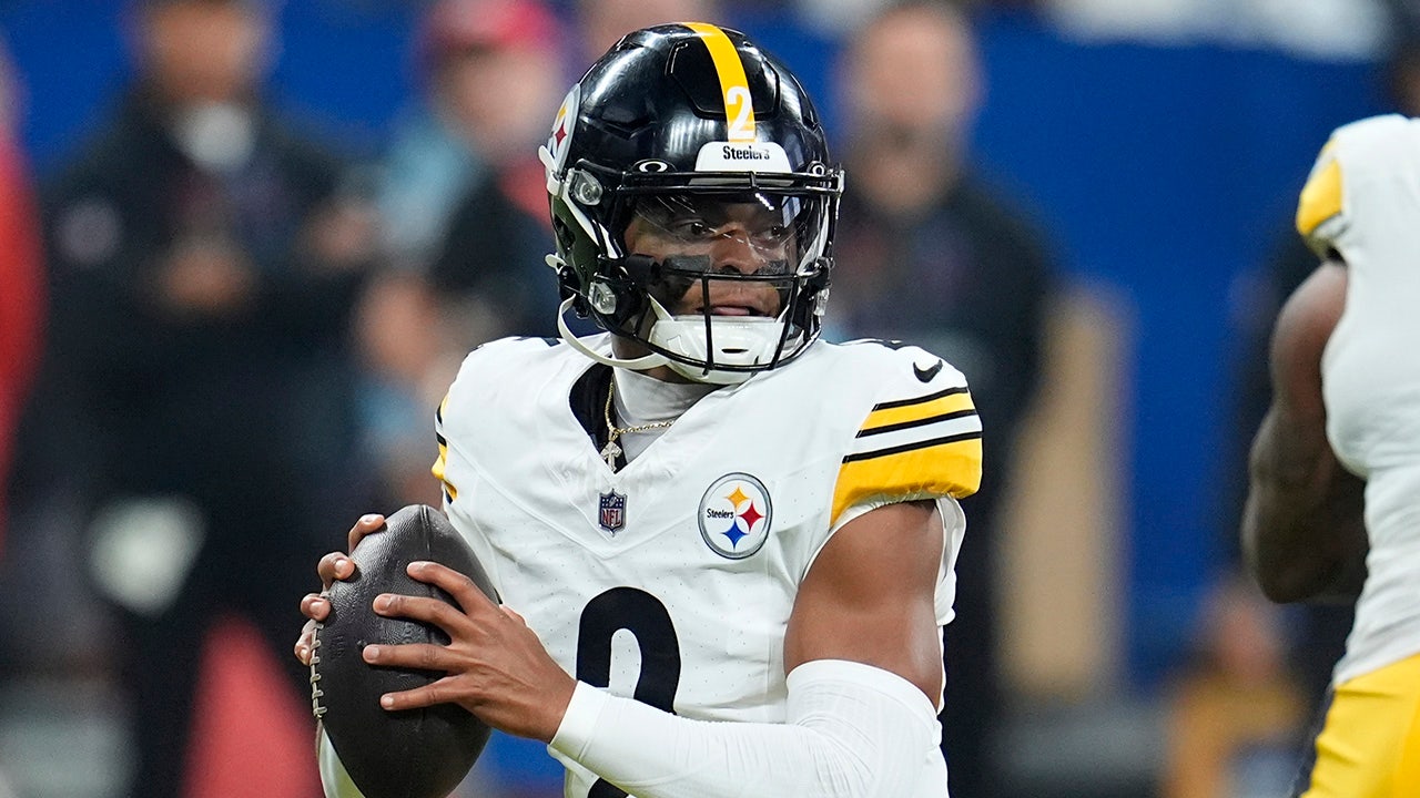 JJ, Derek Watt love how Justin Fields has performed with Steelers: 'He’s improved every game'