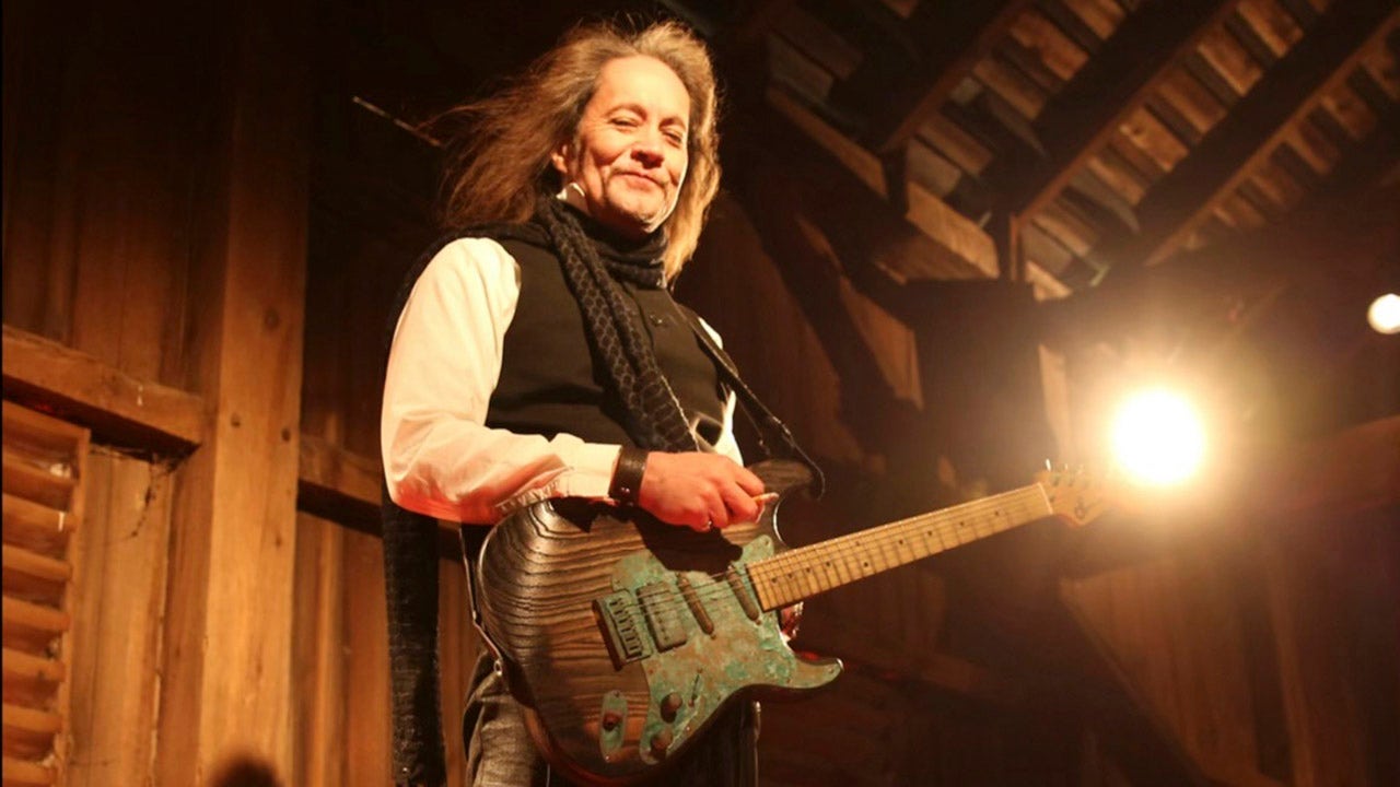 Jake E. Lee shares a health update, clarifies he was shot 3 times in Las Vegas