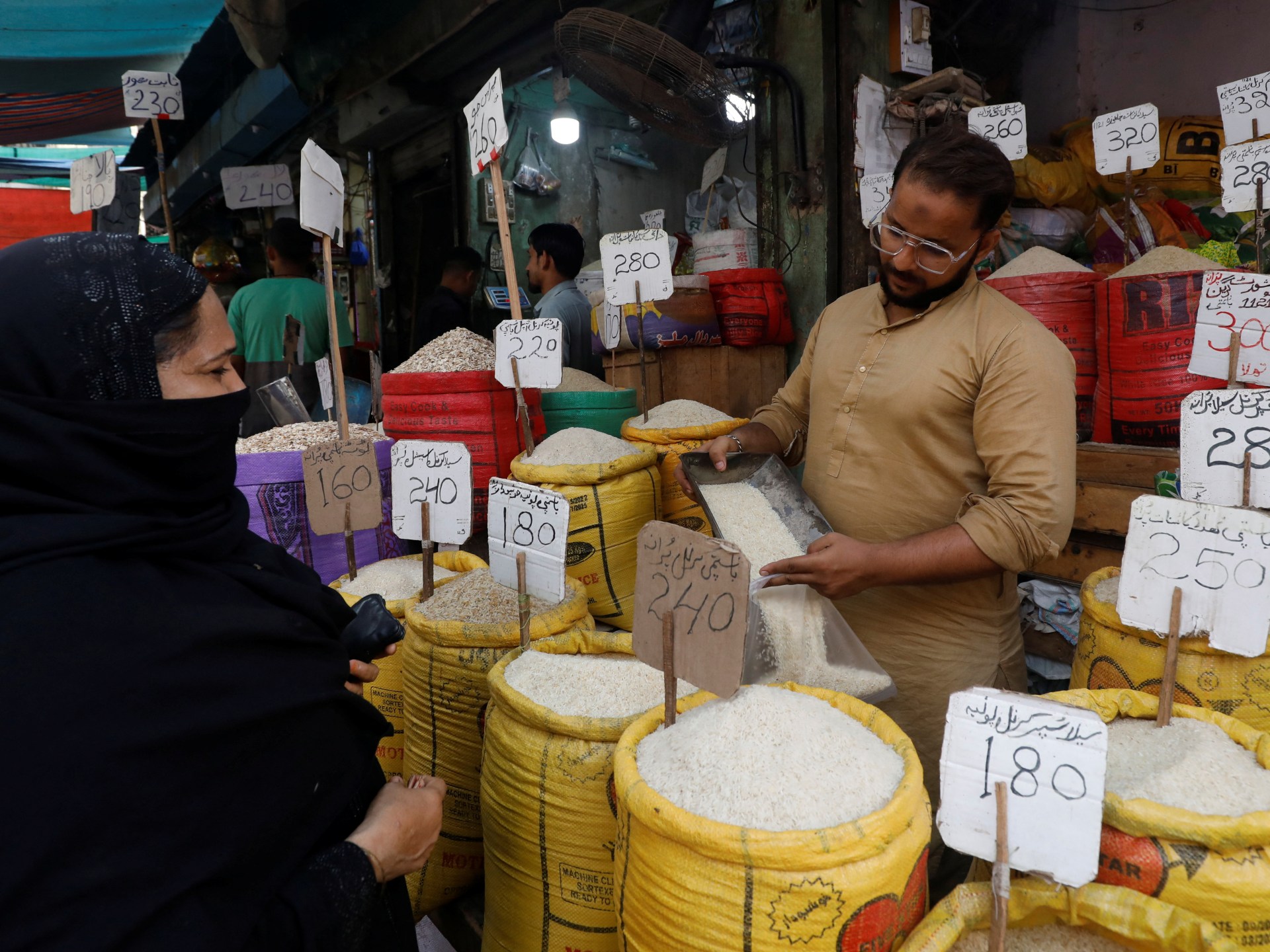 Rice battle heats up as India, Pakistan lift export curbs | Business and Economy News