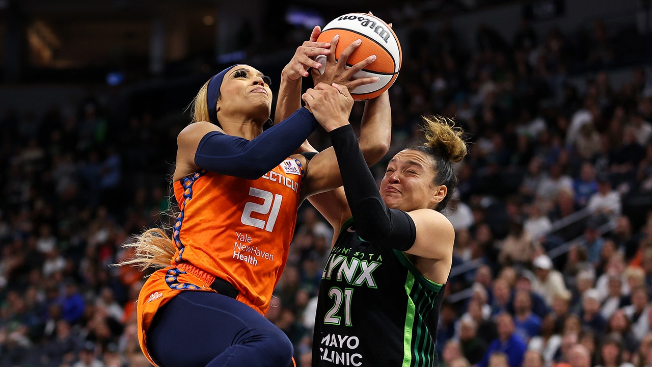 Sun's DiJonai Carrington held back by teammate after hard foul vs Lynx