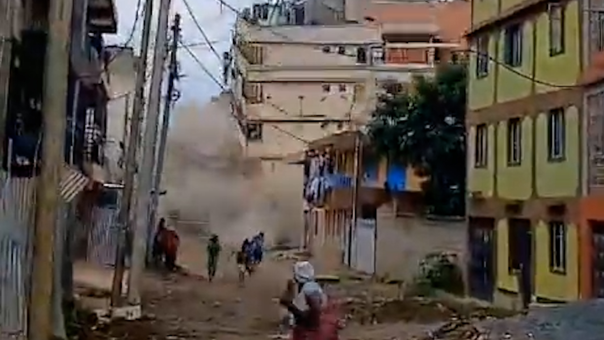 Video: See the moment a seven-storey building collapses in Nairobi, Kenya | Infrastructure