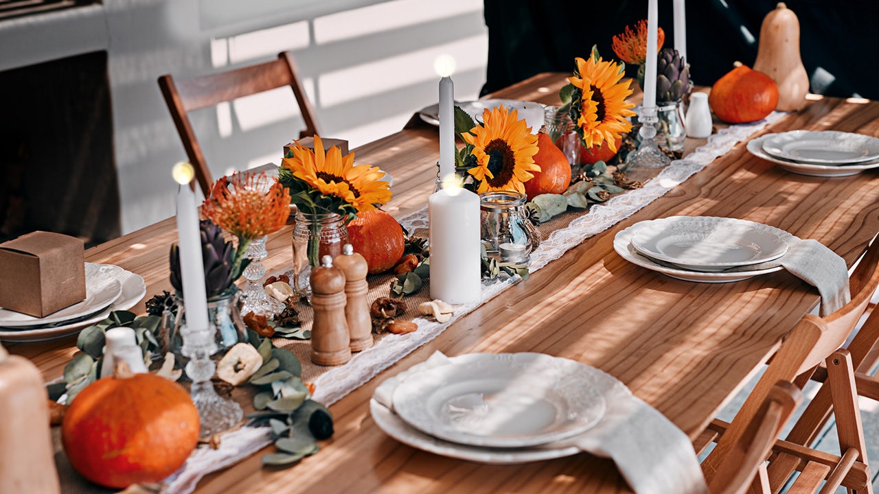 10 Thanksgiving centerpieces that’ll brighten your holiday table