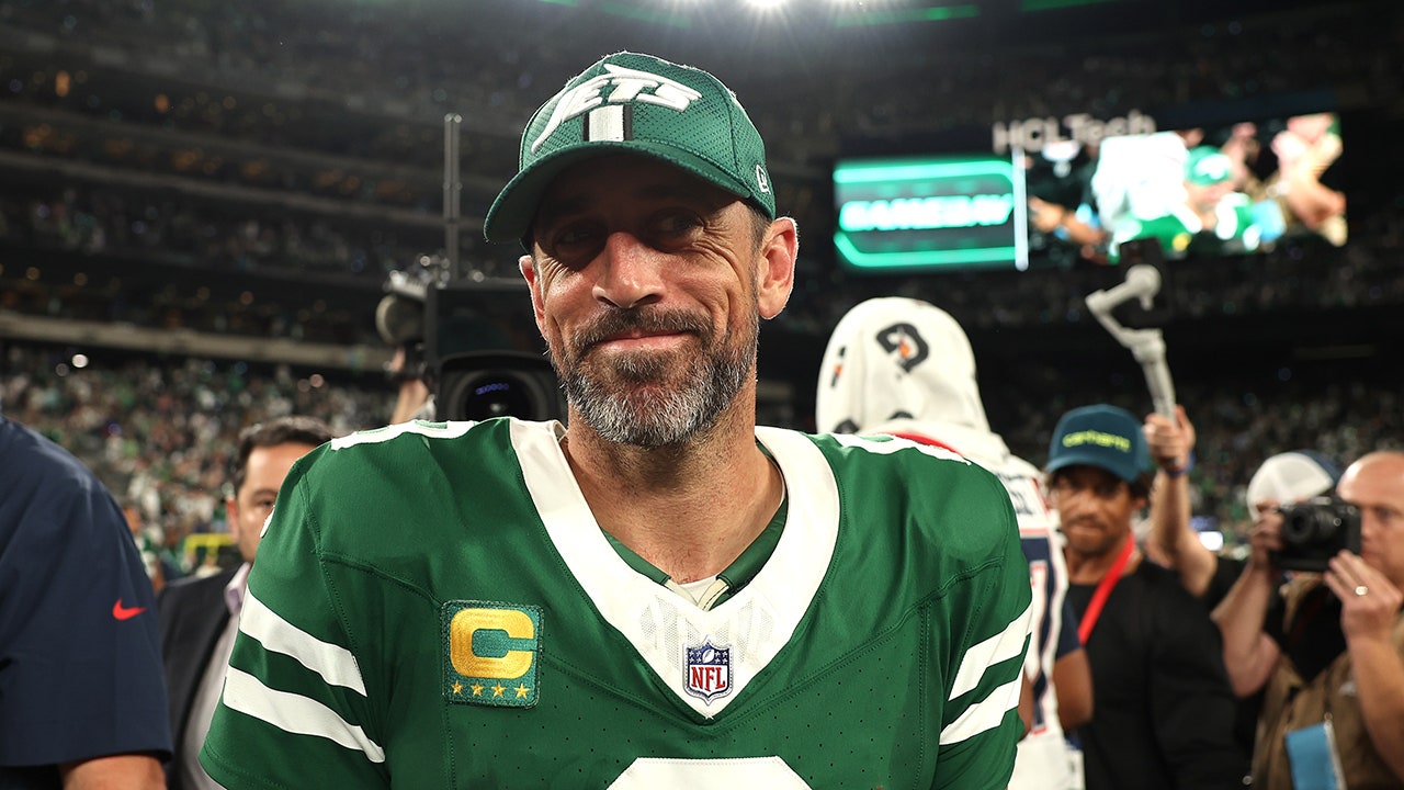 Aaron Rodgers has better chance of winning 2028 election than Super Bowl, gambling site says