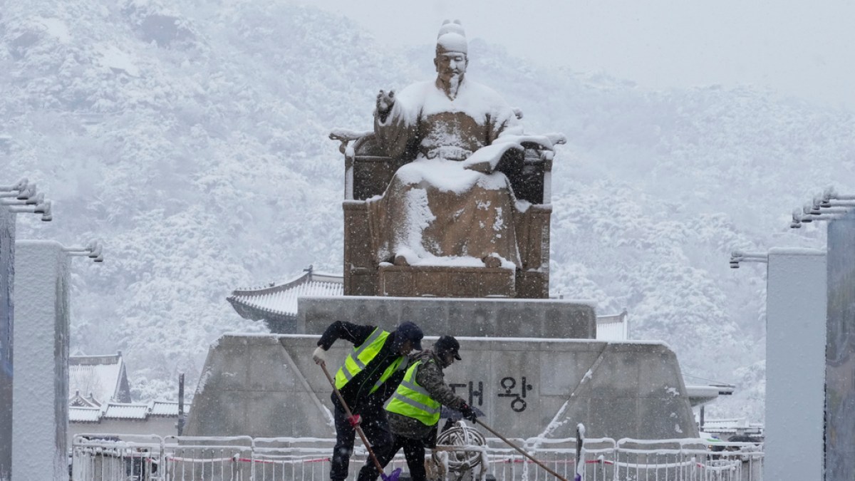 At least three dead as South Korea battles heavy snow | Weather News