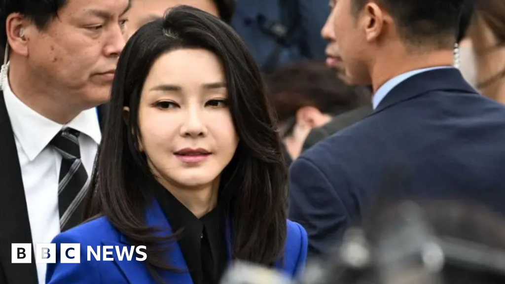 South Korean president sorry for controversies surrounding wife