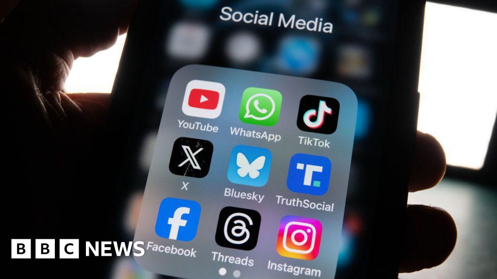 Facebook, Instagram and Whatsapp down in mass Meta outage