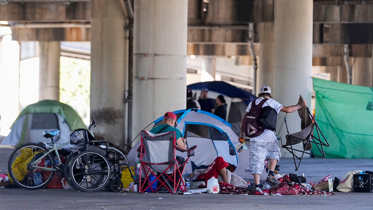 HUD: US homelessness up 18%, cause was asylum seekers in some communities