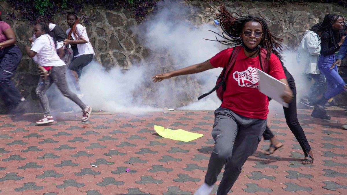 Kenyan police tear gas protesters marching against femicide | Newsfeed