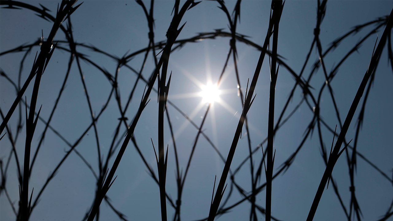 Louisiana prisons routinely hold inmates past release date: DOJ