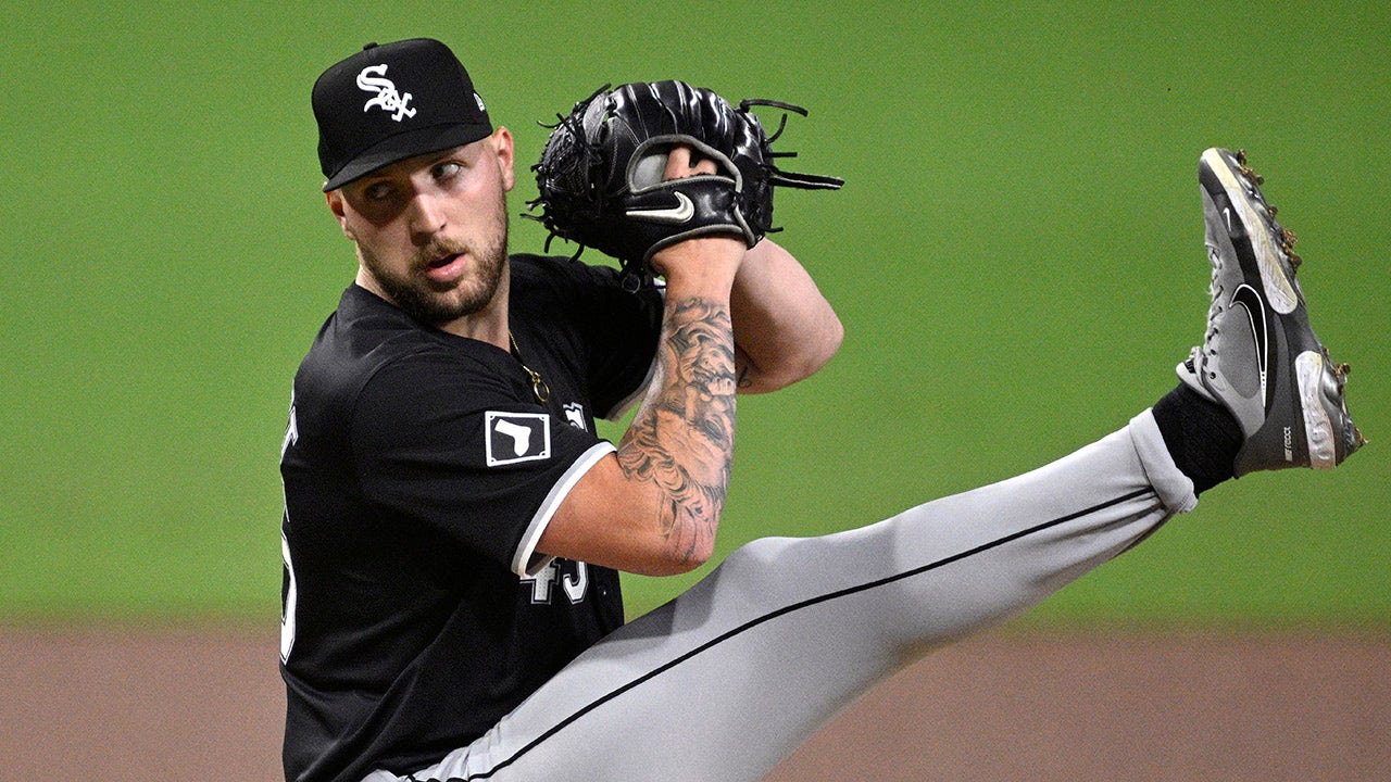 Red Sox land lefty starter Garrett Crochet in trade with White Sox