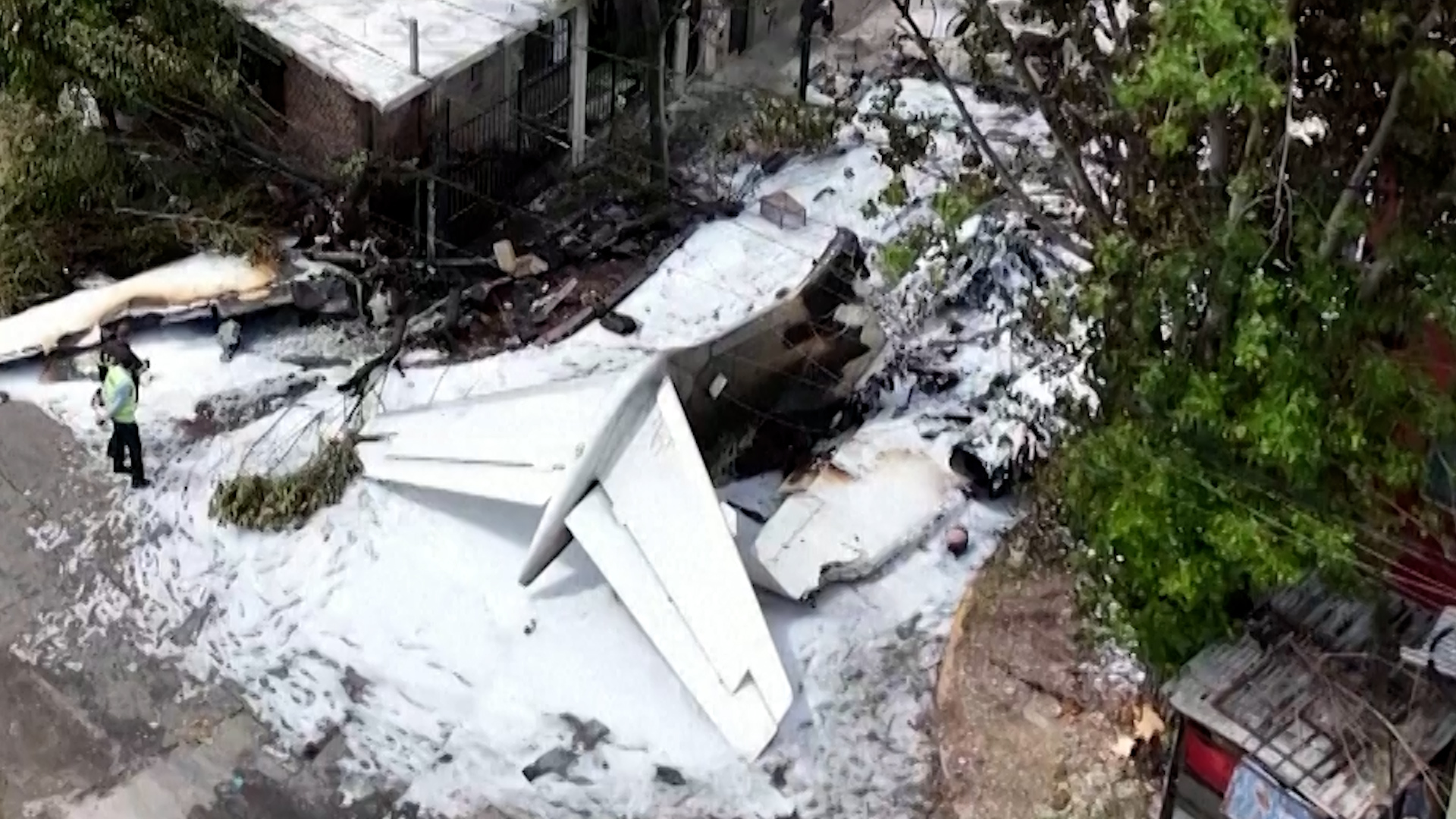 Video: Private jet crashes into homes in Argentina | Infrastructure