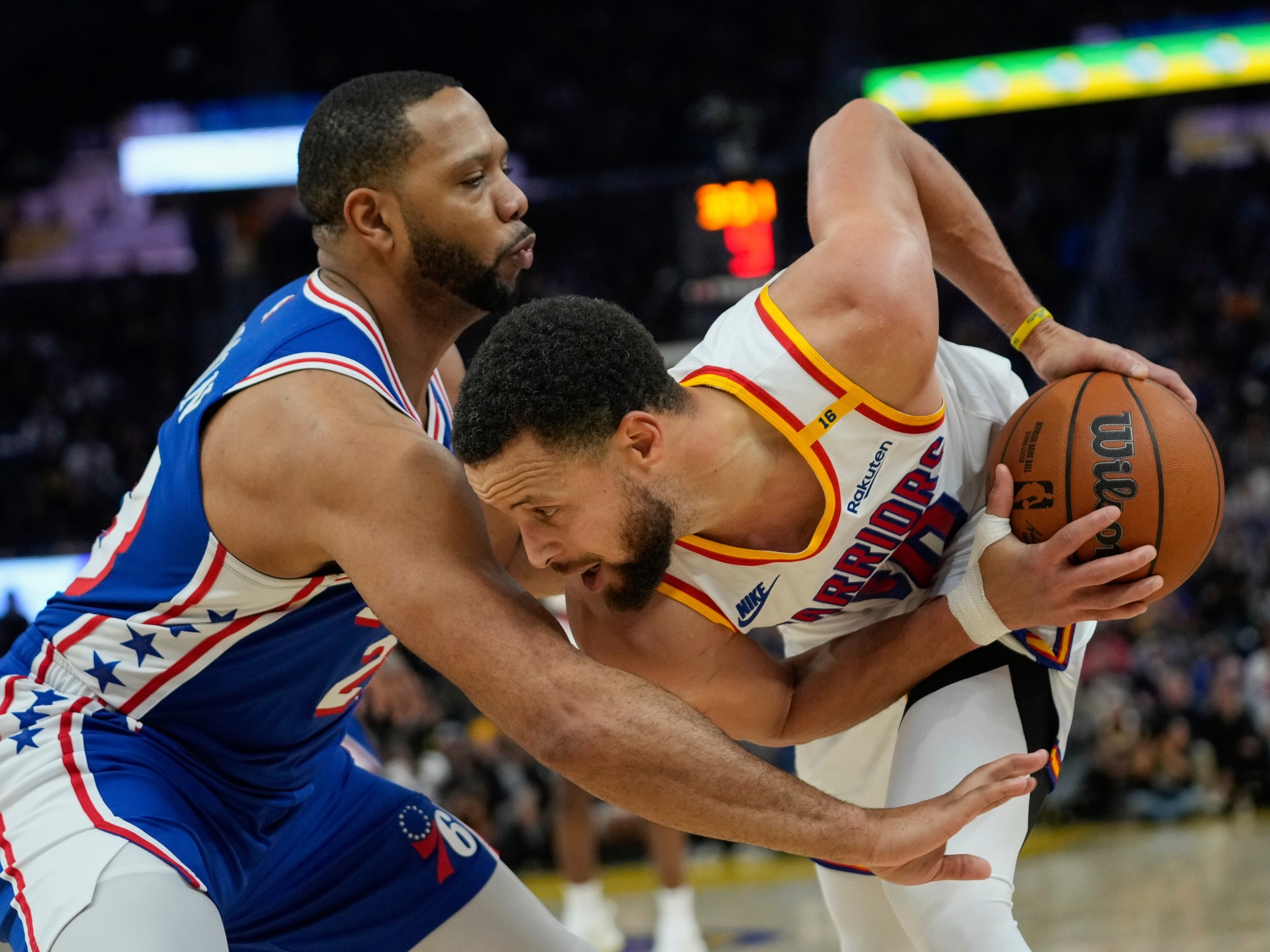 Curry breaks NBA three-pointer record as Warriors trounce 76ers | Basketball News